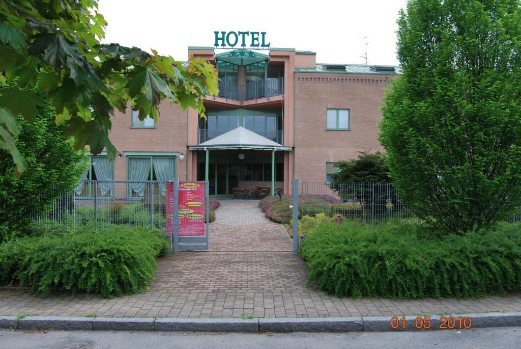 ホテル Vecchia Brianza Seveso エクステリア 写真